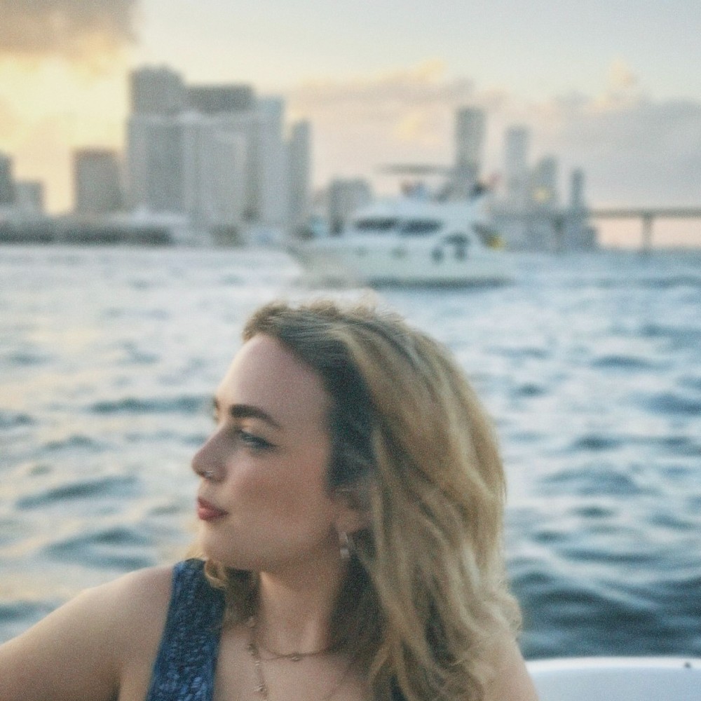 Meet your Posher, Hollie